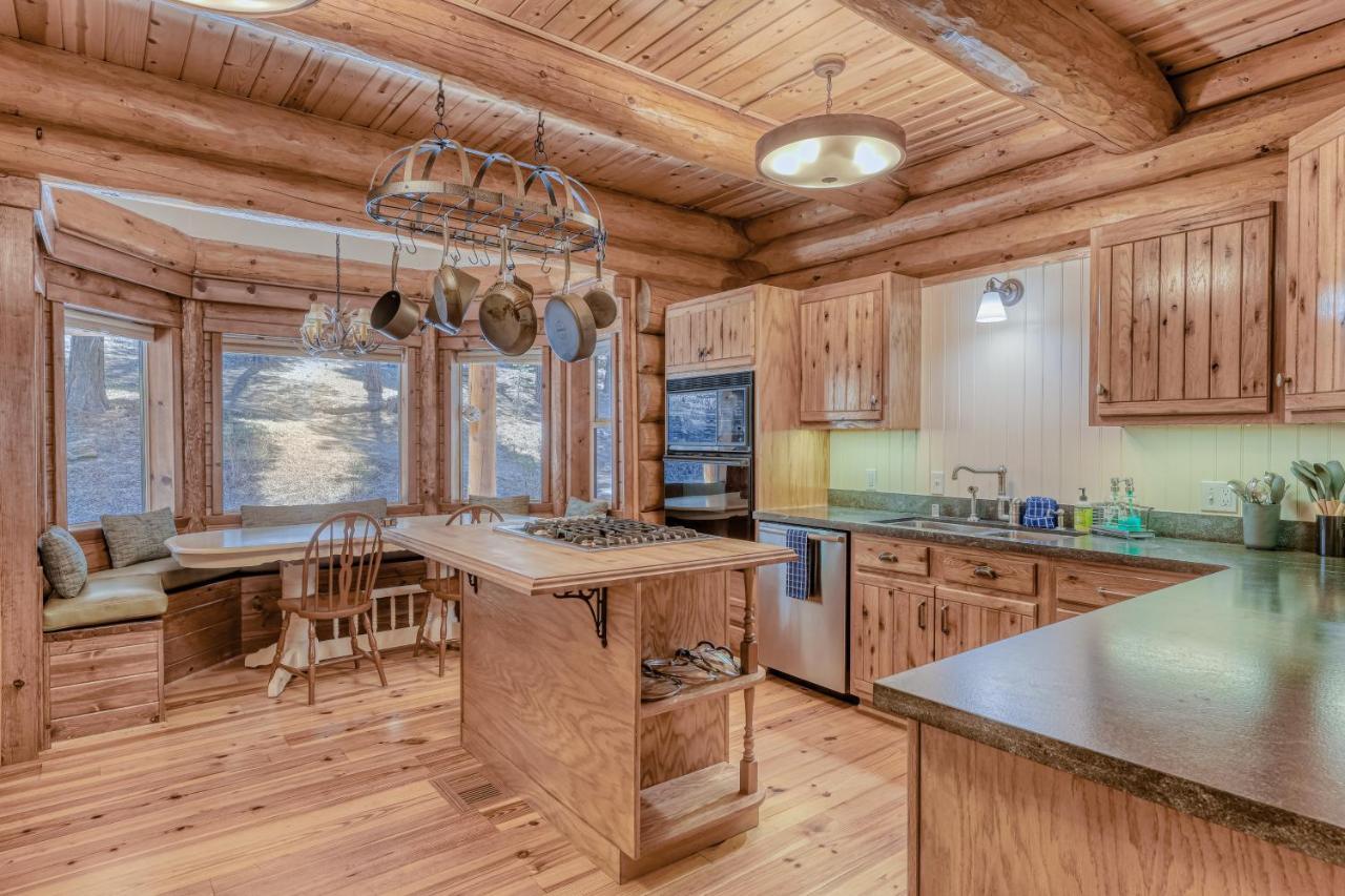 Log Cabin Estate - Falcon Ridge Тракі Екстер'єр фото